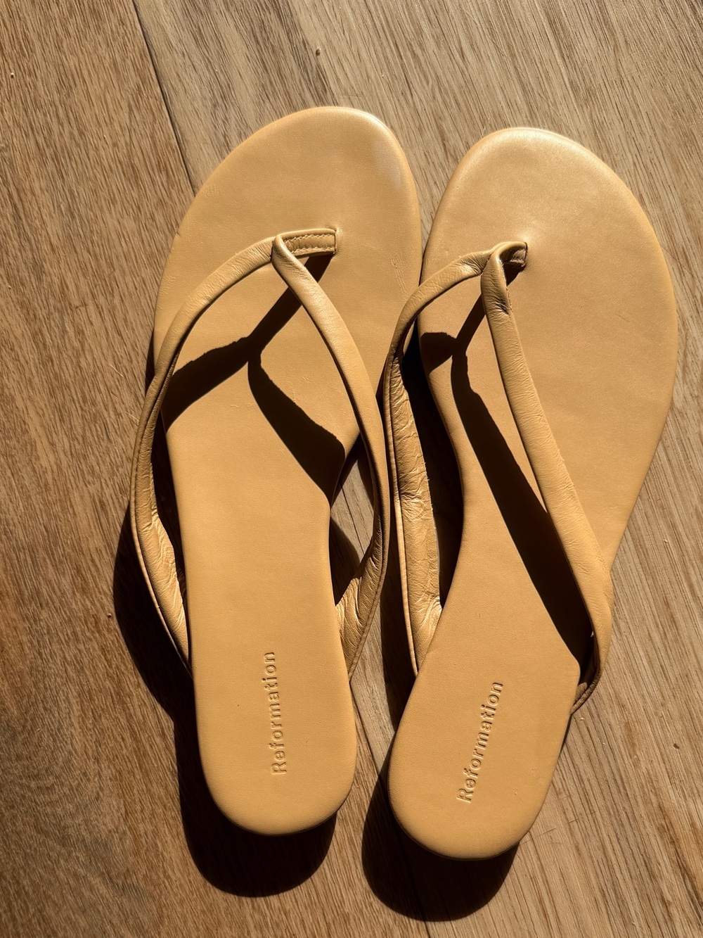Reformation Amelia Flat Leather Thong Sandals
